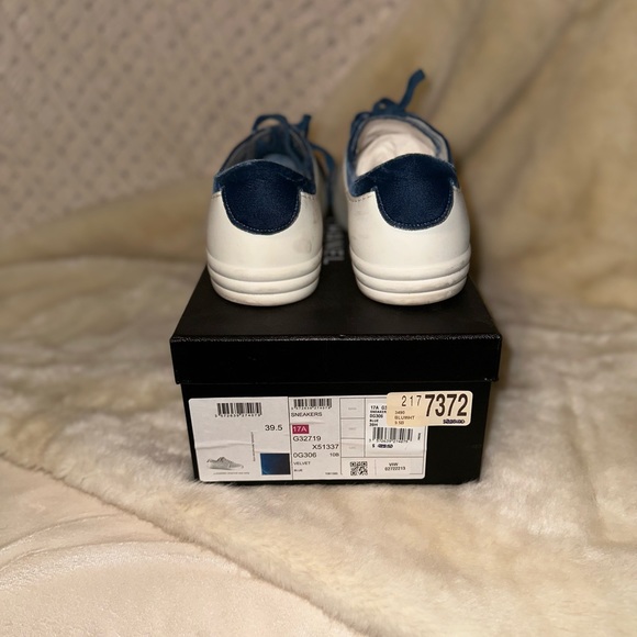 CHANEL Sneakers - Picture 3 of 3